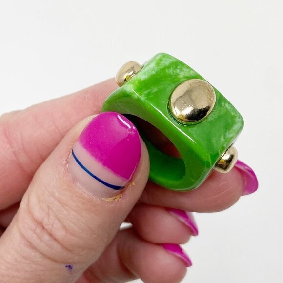 Green Chunky Acrylic Ring Gold Tone Details Statement Size 6 - Picture 7 of 7